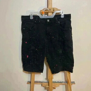 Lions Crest English Laundry men’s shorts black distressed w/paint splatter accen